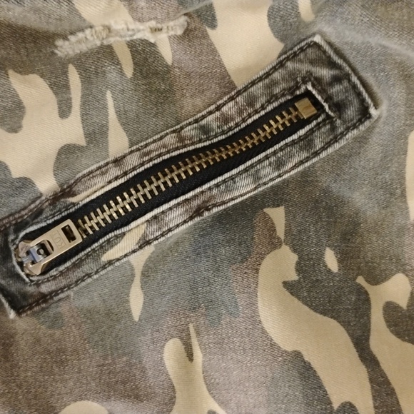 Kut From The Kloth Distressed Camouflage Jeans - Picture 8 of 12